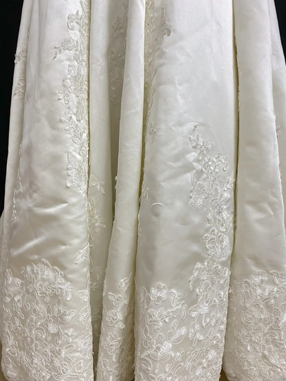Vintage 90s A Line V Neckline Ivory Satin With Appliqued Long Brides Gown Bridal Dress Wedding Dresses RB8020