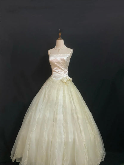Princesses Fairytale Ball Gown Spaghetti Straps Gold Tulle Long With Flowers Quince Dress Quinceanera Dresses Formal Birthday Outfits RB8009