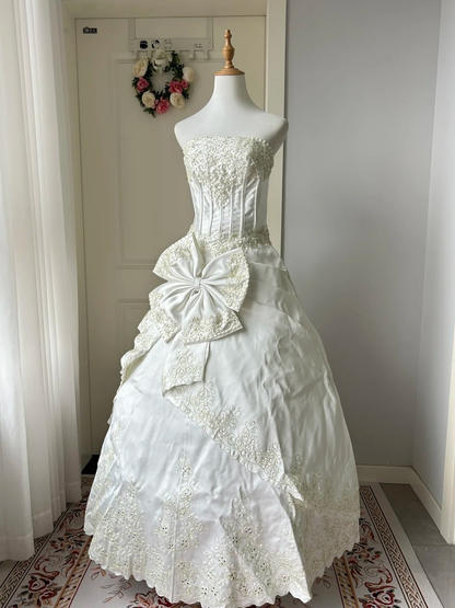 Sweet 16 Quinceanera Dress Ball Gown Strapless White Satin With Lace Appliques Birthday Party Gown RC0918