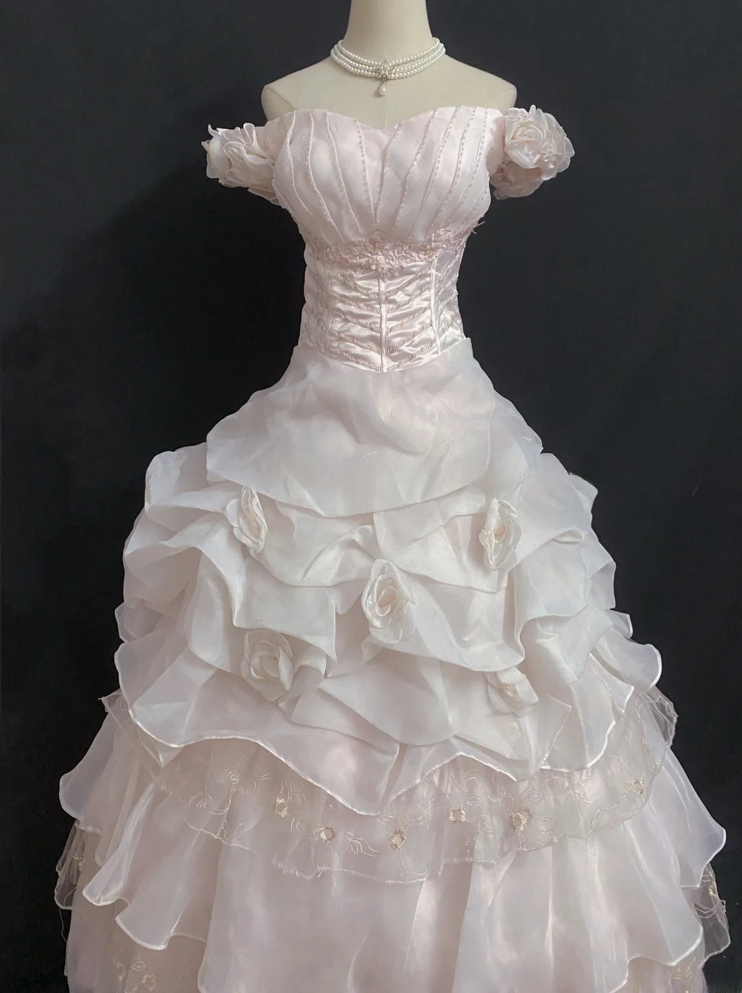 Princesses Fairytale Ball Gown Off The Shoulder Pearl Pink With Tiered Lace Quince Dress Quinceanera Dresses Formal 16th Birthday Outfit RB8014