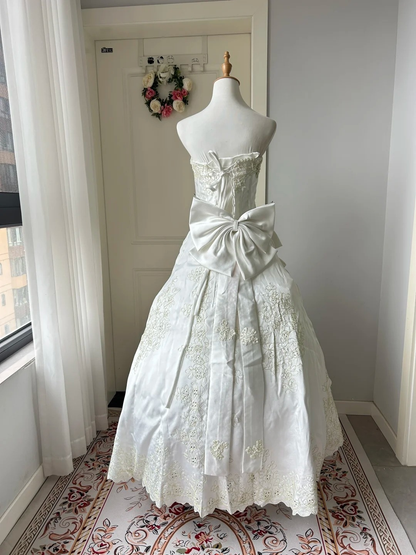 Sweet 16 Quinceanera Dress Ball Gown Strapless White Satin With Lace Appliques Birthday Party Gown RC0918