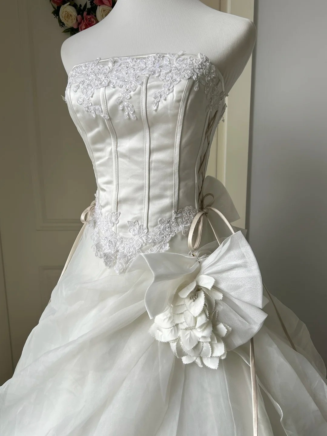 Tulle Wedding Dress Modest Ball Gown Strapless White With Tiered Flowers Long Bridal Gown RC0920