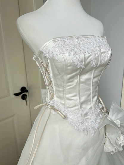 Tulle Wedding Dress Modest Ball Gown Strapless White With Tiered Flowers Long Bridal Gown RC0920
