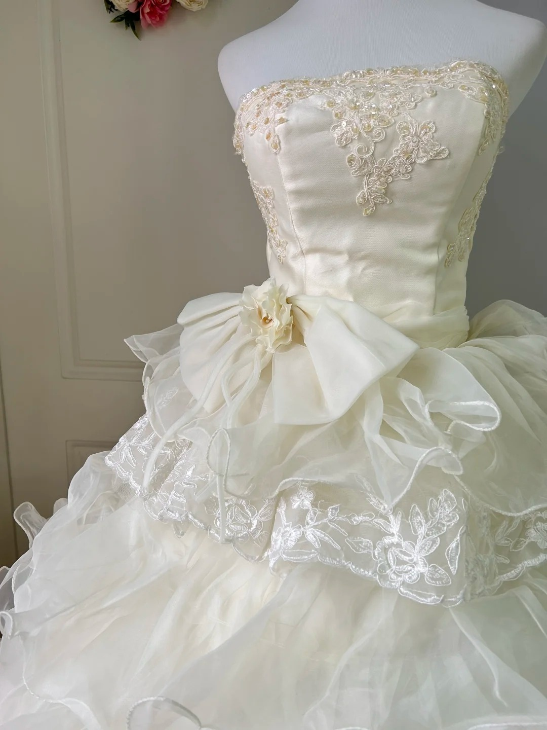 Sweet 16 Quinceanera Dress Ball Gown Strapless Ivory With Tiered Layers Lace 15 Birthday Party Gown RC0922
