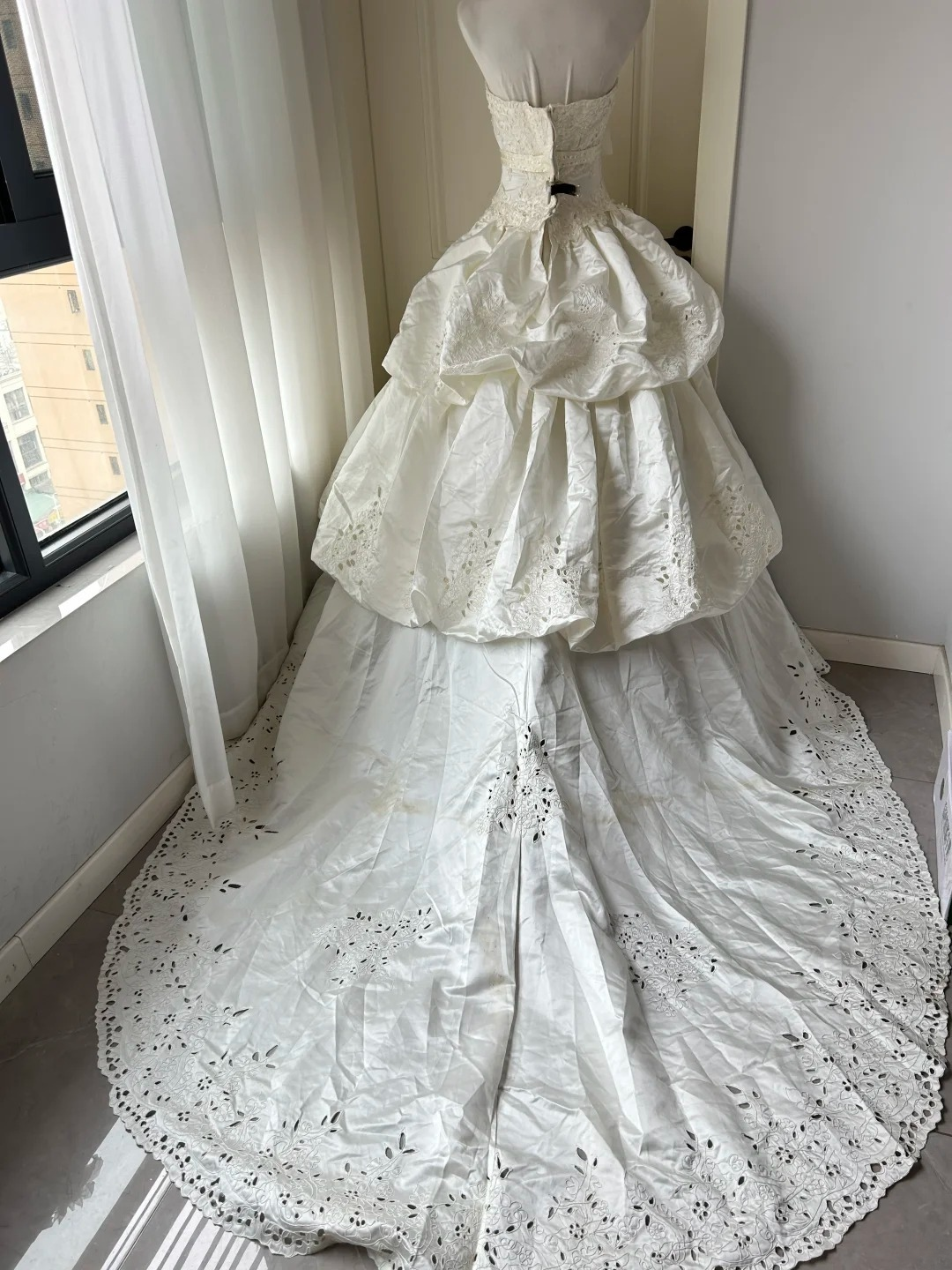 Satin Wedding Dress Modest Ball Gown Strapless White With Tiered Lace Bow Long Bridal Gown RC0923