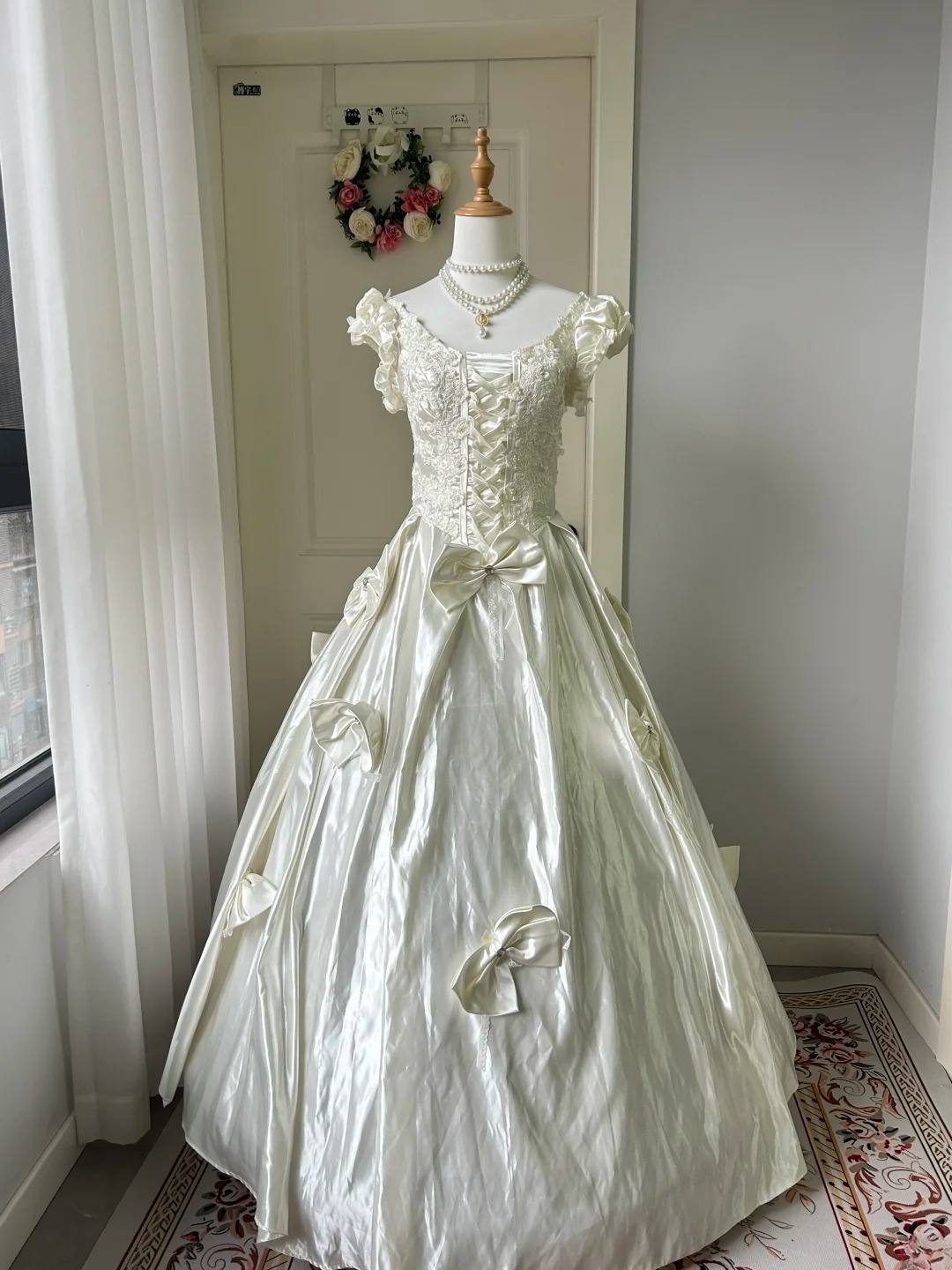 Satin Wedding Dress Modest Ball Gown Square Neck White With Lace Bows Long Bridal Gown RC0934