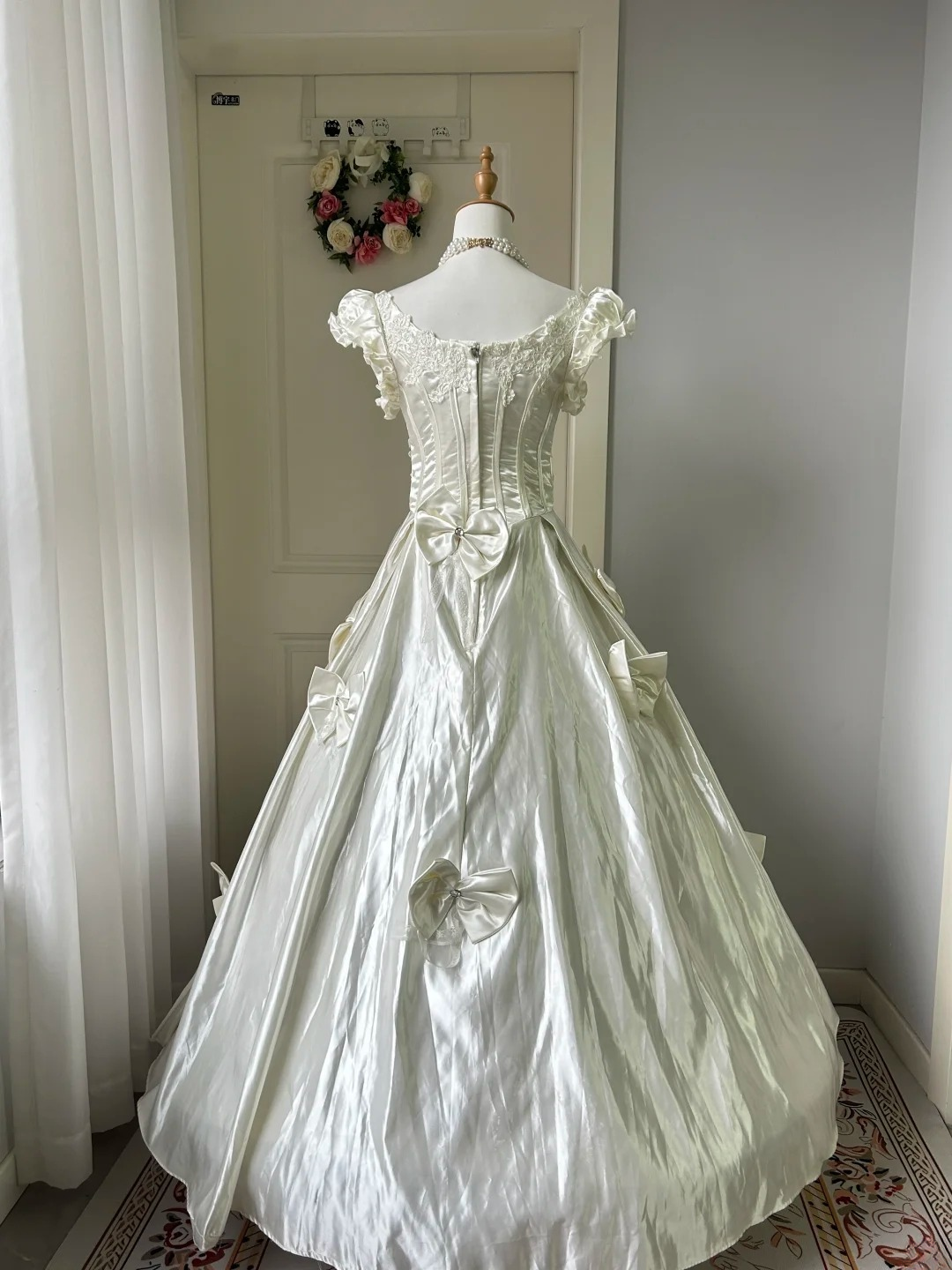 Satin Wedding Dress Modest Ball Gown Square Neck White With Lace Bows Long Bridal Gown RC0934