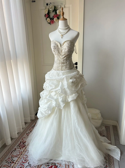 Wedding Dress Modest Ball Gown Sweetheart Tulle White With Tiered Beads Long Train Bridal Gown RC0940