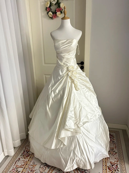 Wedding Dress Modest Ball Gown Strapless Satin White With Flowers Floor Length Bridal Gown RC0942