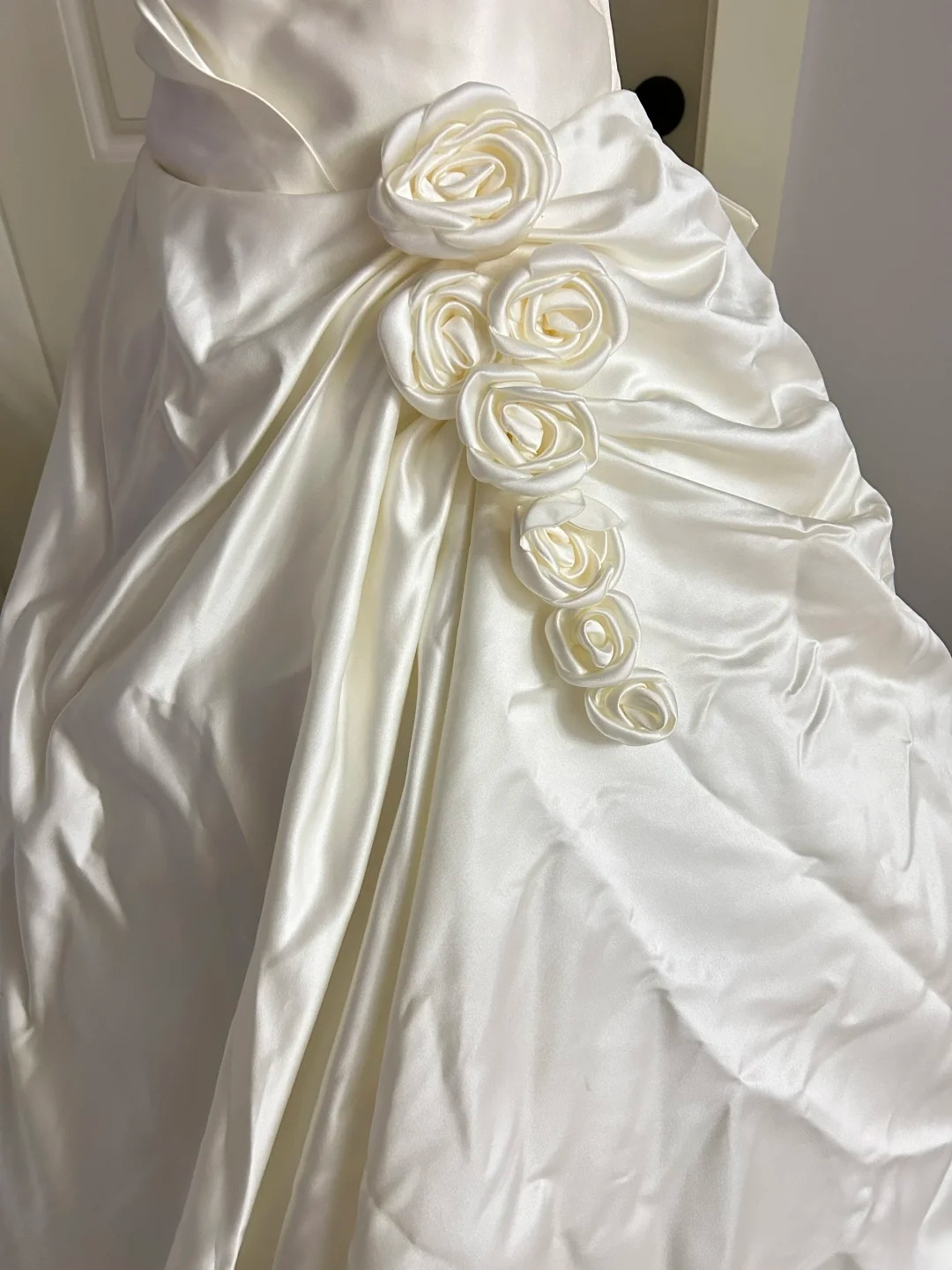 Wedding Dress Modest Ball Gown Strapless Satin White With Flowers Floor Length Bridal Gown RC0942