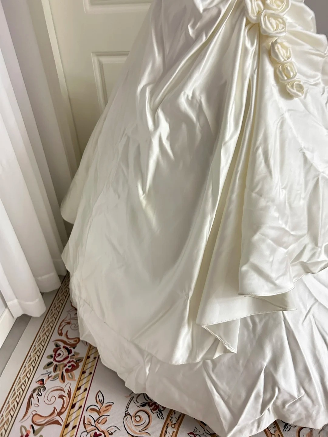 Wedding Dress Modest Ball Gown Strapless Satin White With Flowers Floor Length Bridal Gown RC0942