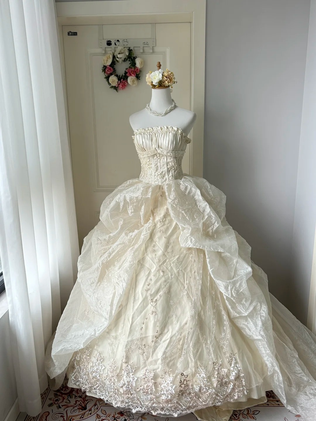 Wedding Dress Modest Ball Gown Strapless Satin Cream Ivory With Lace Tiered Train Bridal Gown RC0944
