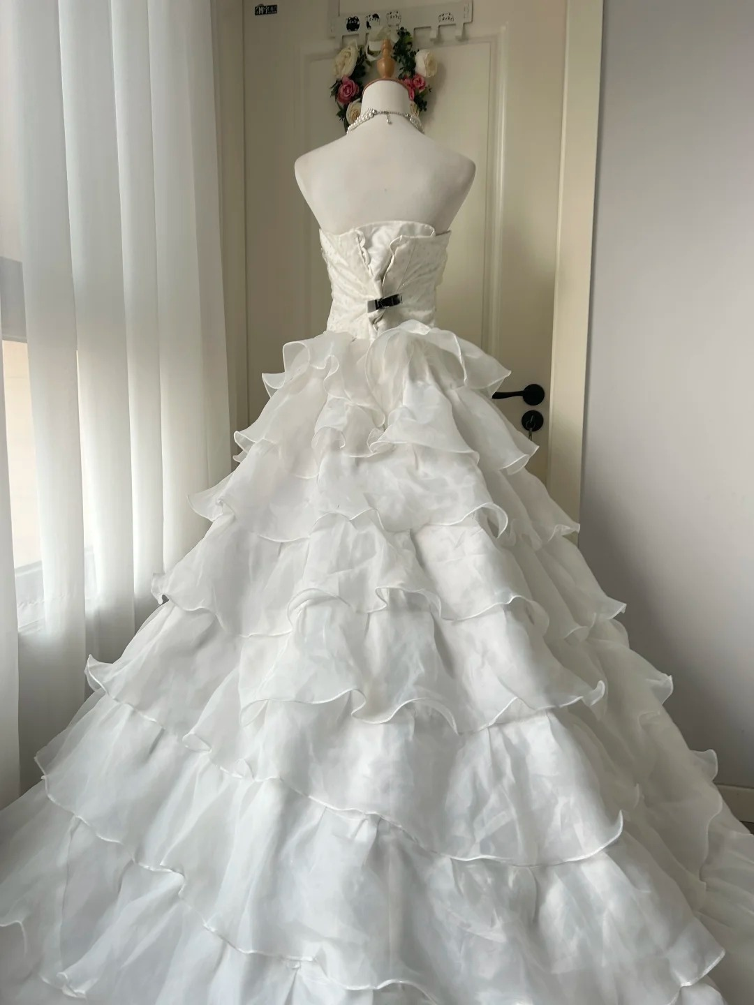 Sweet 16 Quinceanera Dress Ball Gown Strapless White With Tiered Layers 16th Birthday Party Outfits RC0945