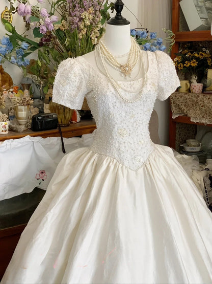 Vintage Wedding Dress White Ball Gown Square Neck Short Sleeves Pearls Bridal Gown for Big Day RB9606