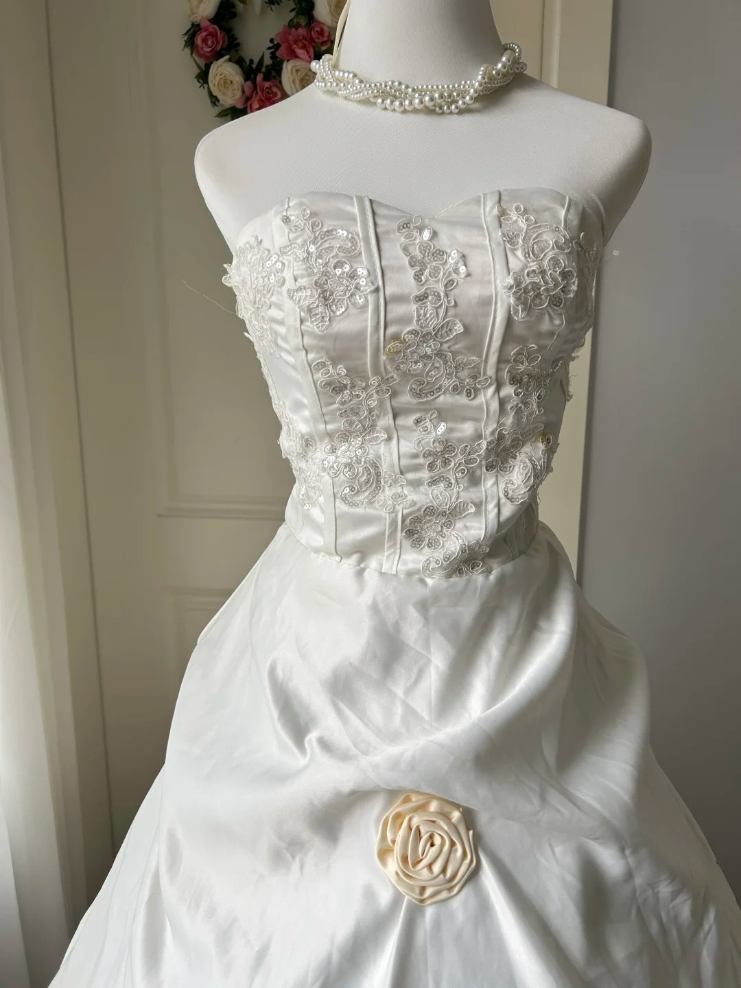 Wedding Dress Modest Ball Gown Strapless Satin White With Lace Tiered Floor Length Bridal Gown RC0949