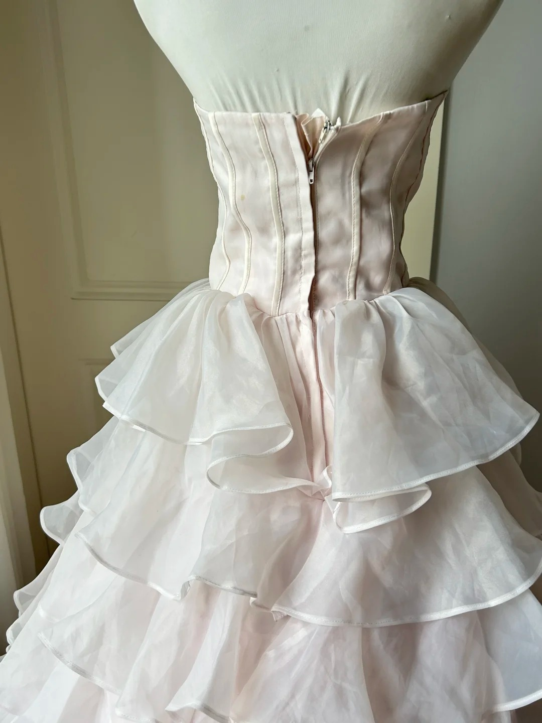 Prom Dresses ideas Beautiful Strapless Ball Gown Light Pink Ruffled Tiered Flowers Formal Party Gown 8th Grade Dress RC0954