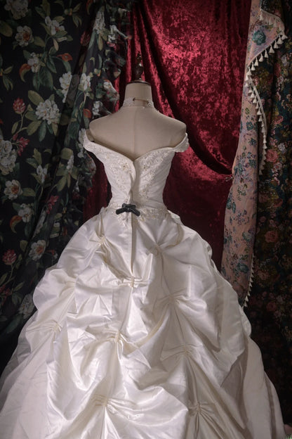 Vintage Ball Gown Off The Shoulder 1950s White Satin With Tiered Long Autumn Brides Gown Bridal Dress Wedding Dresses RB8118
