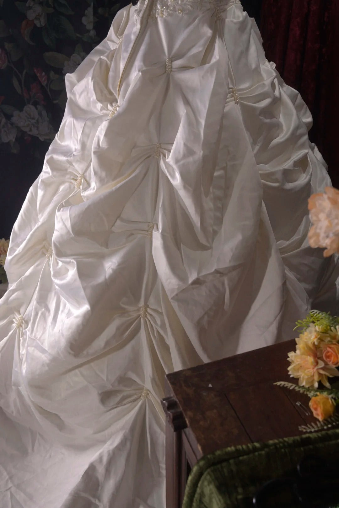 Vintage Ball Gown Off The Shoulder 1950s White Satin With Tiered Long Autumn Brides Gown Bridal Dress Wedding Dresses RB8118
