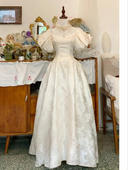 Vintage Wedding Dress Ball Gown V Neck With Puffy Sleeves Lace Ivory Bridal Gown for Big Day RB9685