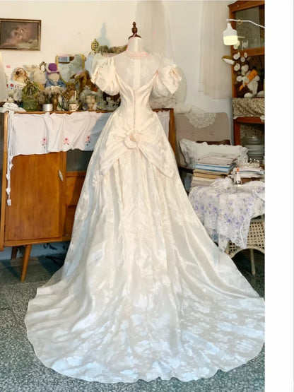 Vintage Wedding Dress Ball Gown V Neck With Puffy Sleeves Lace Ivory Bridal Gown for Big Day RB9685