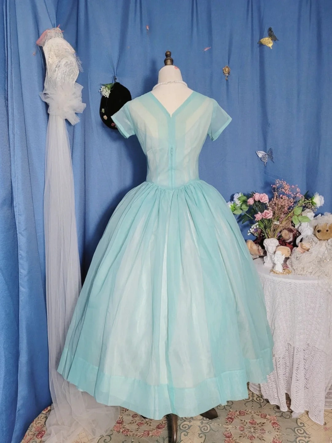 Elegant Ball Gown V Neck Prom Dress Mid Length Evening Party Gown RB9686