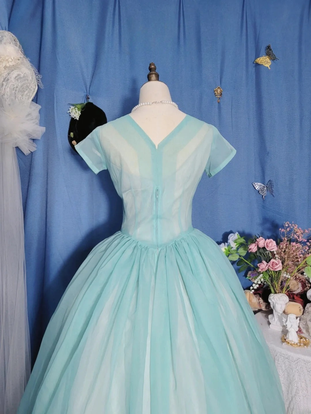 Elegant Ball Gown V Neck Prom Dress Mid Length Evening Party Gown RB9686