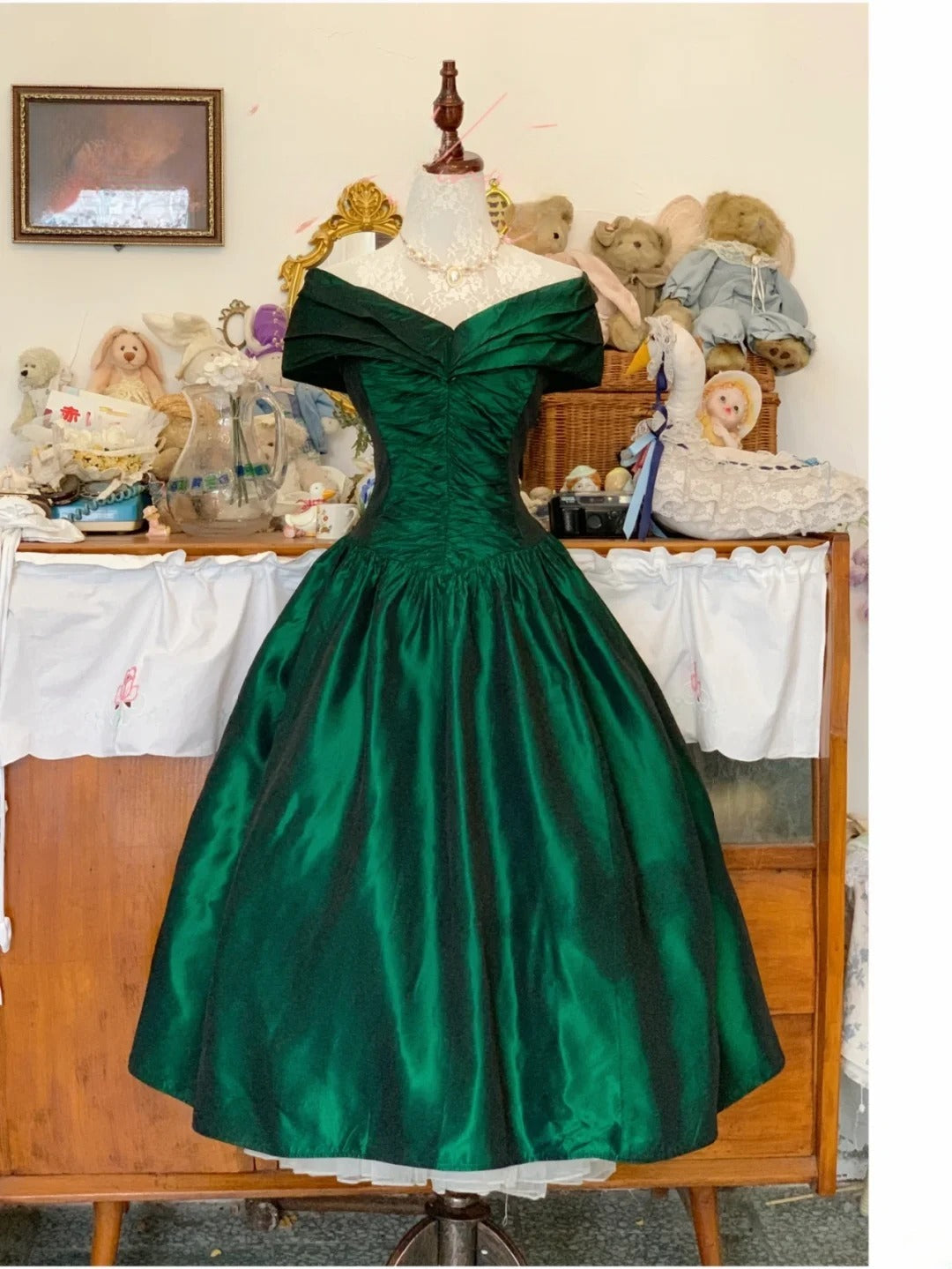 Elegant Ball Gown V Neck Emerald Green Satin Prom Dress Tea Length Evening Party Gown RB9699