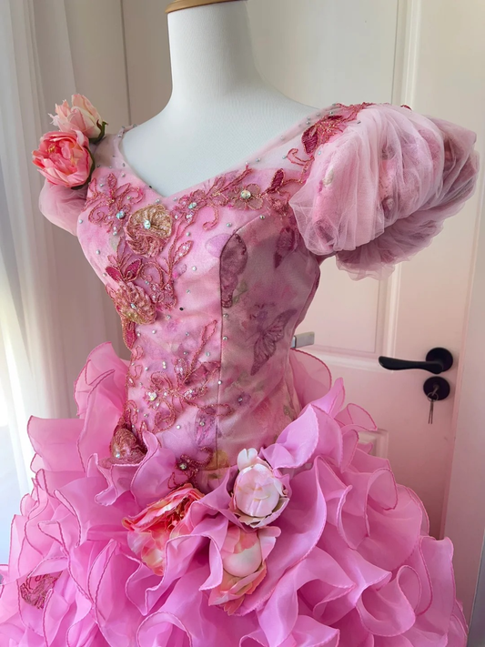 Pretty Quinceanera Dress Ball Gown V Neck Pink With Appliques Tiered Layers 18th Birthday Party Outfit RC1458