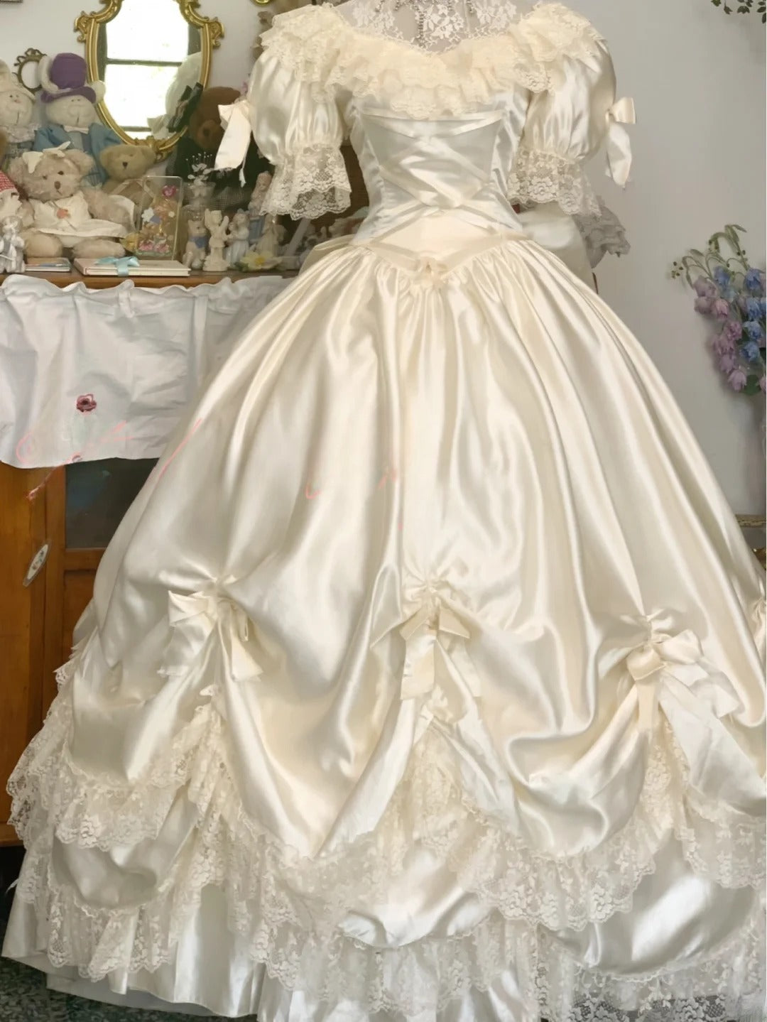 Vintage Wedding Dress Ball Gown V Neck White With Puffy Sleeves Lace Bridal Gown for Big Day RB9746