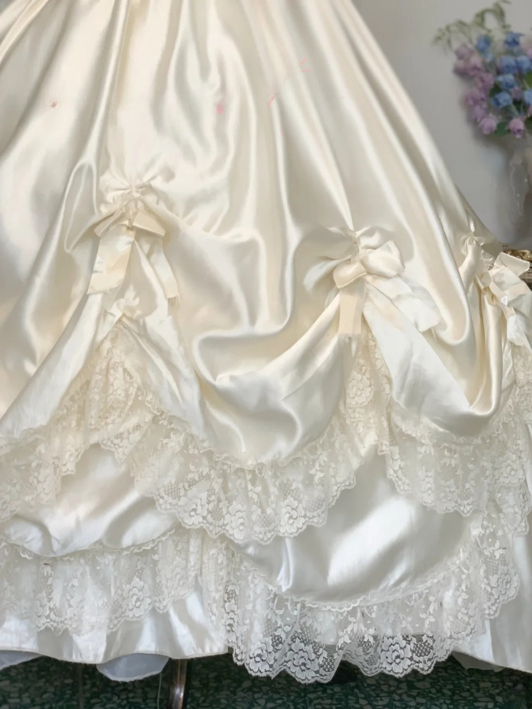 Vintage Wedding Dress Ball Gown V Neck White With Puffy Sleeves Lace Bridal Gown for Big Day RB9746