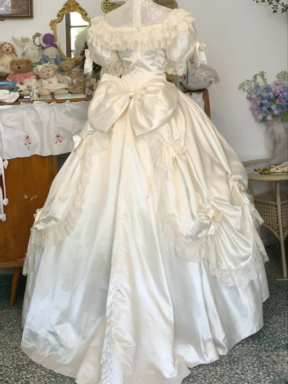 Vintage Wedding Dress Ball Gown V Neck White With Puffy Sleeves Lace Bridal Gown for Big Day RB9746