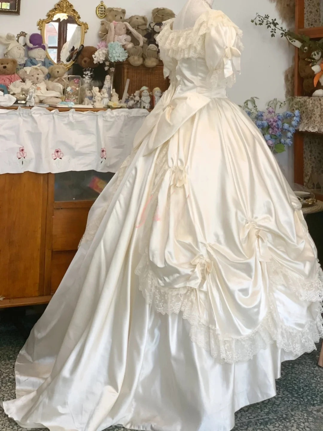 Vintage Wedding Dress Ball Gown V Neck White With Puffy Sleeves Lace Bridal Gown for Big Day RB9746