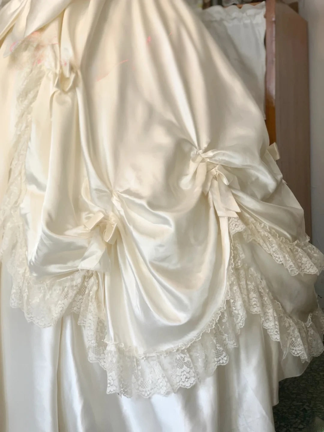Vintage Wedding Dress Ball Gown V Neck White With Puffy Sleeves Lace Bridal Gown for Big Day RB9746