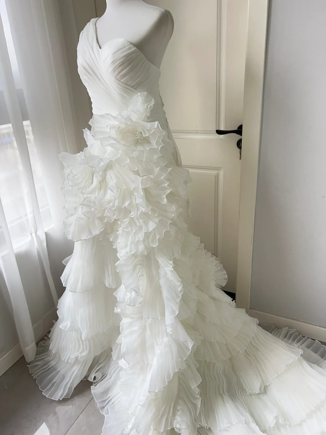 Princess Wedding Dress Ball Gown One Shoulder Vintage White Ruffled Floor Length Bridal Gown RC1450