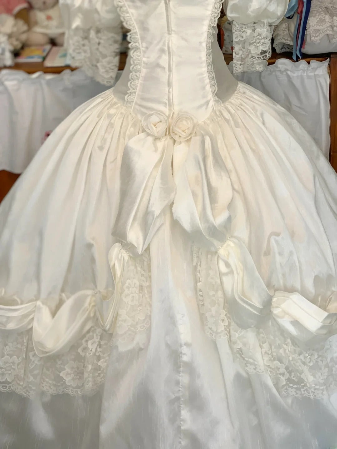 Vintage Wedding Dress Ball Gown Square Neck White With Puffy Sleeves Lace Bridal Gown for Big Day RB9749