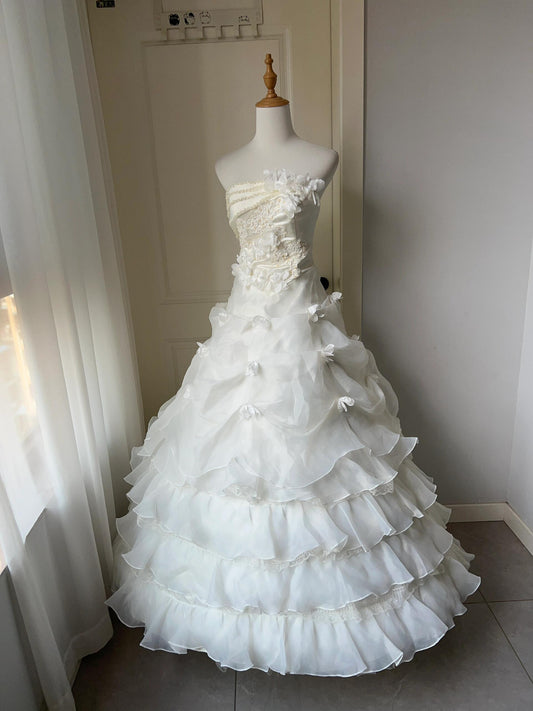 Pretty Quinceanera Dress Ball Gown Strapless White With Tiered Layers 16th Birthday Party Outfit RC1442