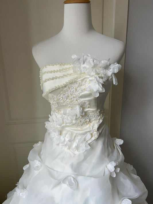 Pretty Quinceanera Dress Ball Gown Strapless White With Tiered Layers 16th Birthday Party Outfit RC1442