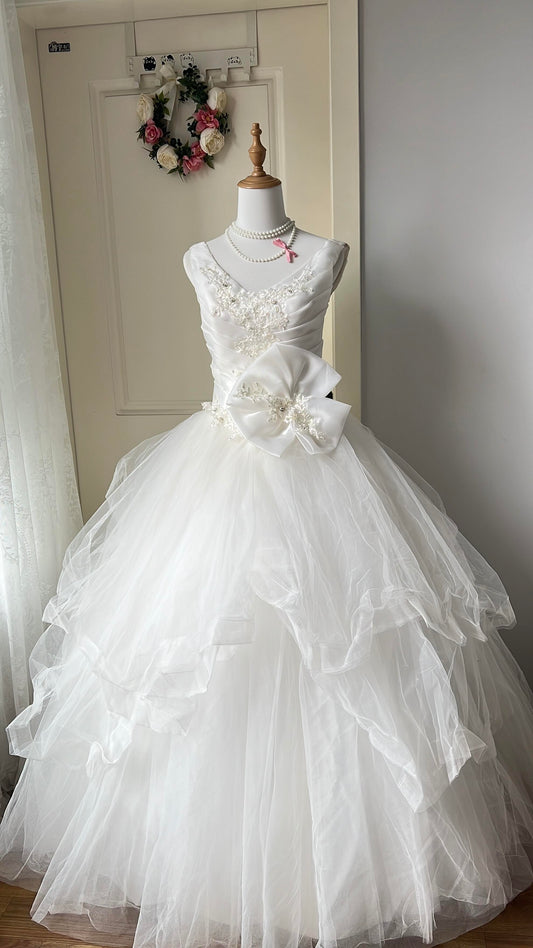 Pretty Quinceanera Dress Ball Gown V Neck White With Tiered Bow-knot 16th Birthday Party Outfit RC1436