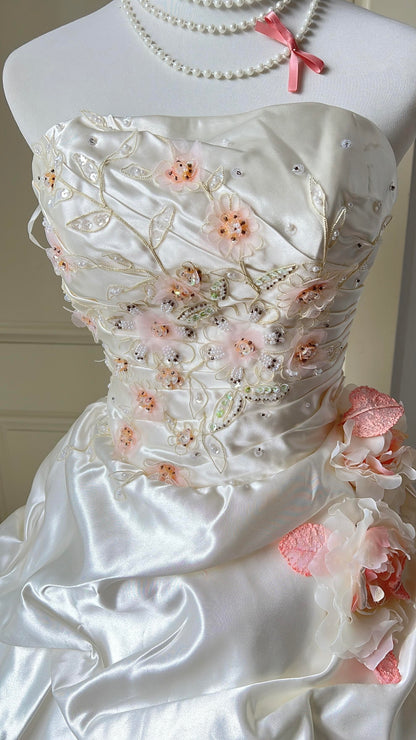 White Sweet 16 Quinceanera Dress Strapless Beaded Lace Embroidery Tiered Ruffle Ball Gown With Flowers RC0863