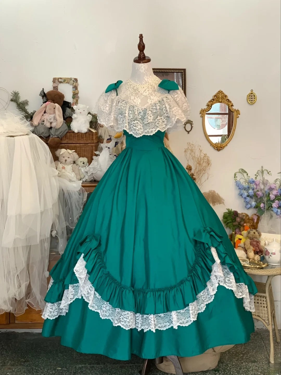 Sweet 16 Dress Green Ball Gown With Spaghetti Straps Satin Lace Sweet Sixteen Dress RB9763