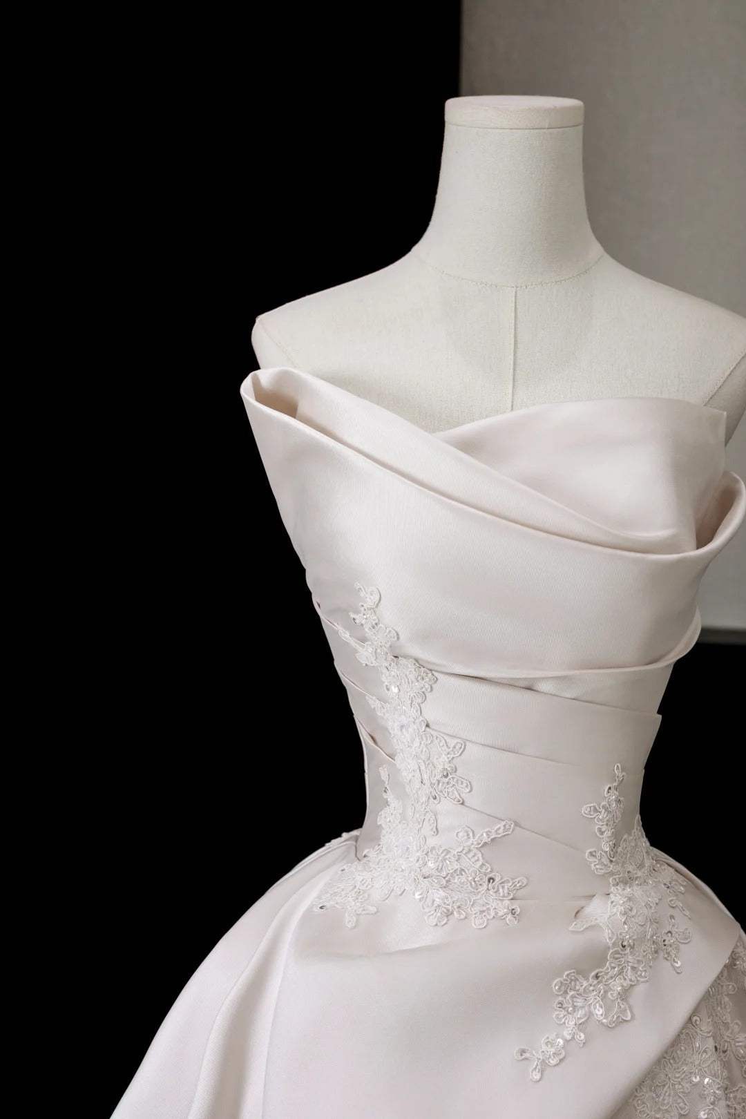 Whimsical Ball Gown Strapless Fitted Long Satin Wedding Dress Bride Gowns Wedding Dresses AU007
