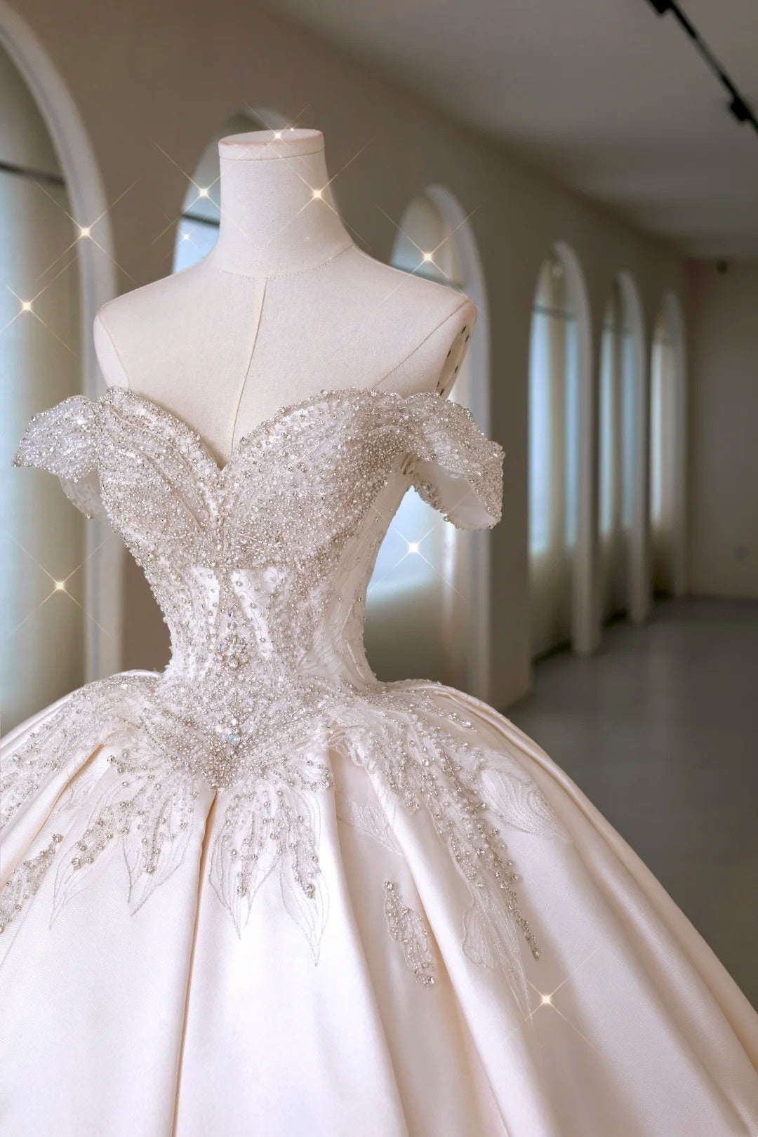 Whimsical Ball Gown Off The Shoulder Satin Fitted Long Lace Wedding Dress Bride Gowns Wedding Dresses AU013