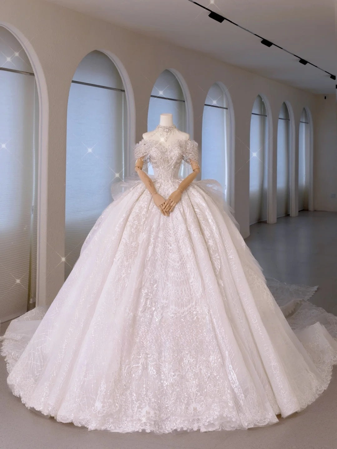 Luxury Women's Ball Gown Off The Shoulder With Beaded Pleated White Satin Floor Length Wedding Dresses AU016