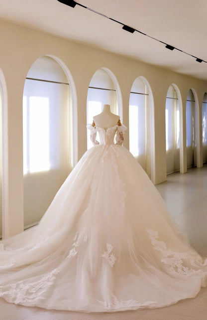Luxury Women's Ball Gown Off The Shoulder With Appliqued Long Sleeves White Tulle Sweep Train Wedding Dresses AU018