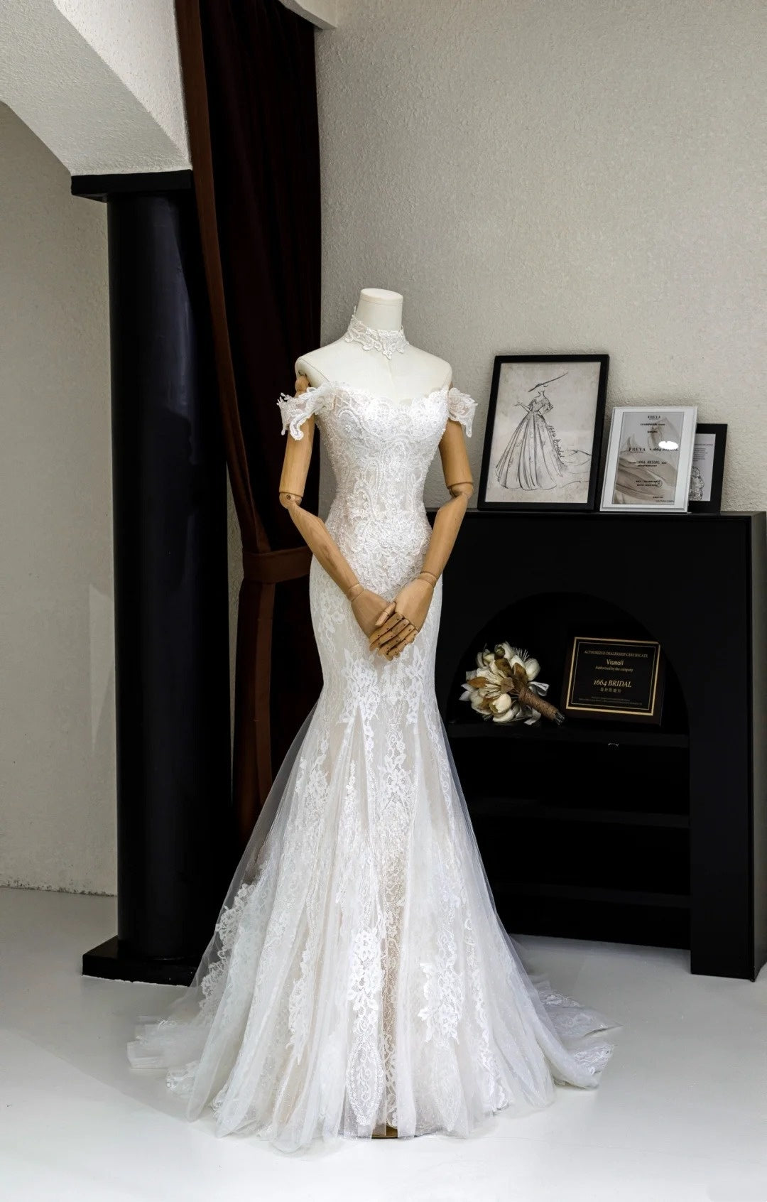 Romantic Women's Mermaid Off The Shoulder With Appliqued Short Sleeves White Lace Tulle Sweep Train Wedding Dresses AU022