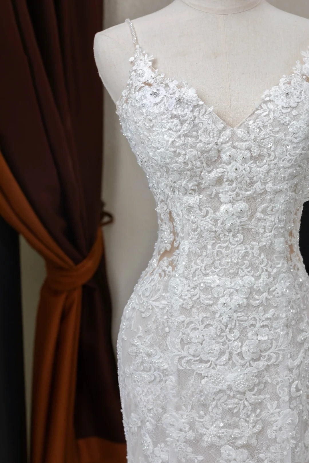 Charming Women's Mermaid Spaghetti Straps Tulle Lace White Long Wedding Dresses AU027