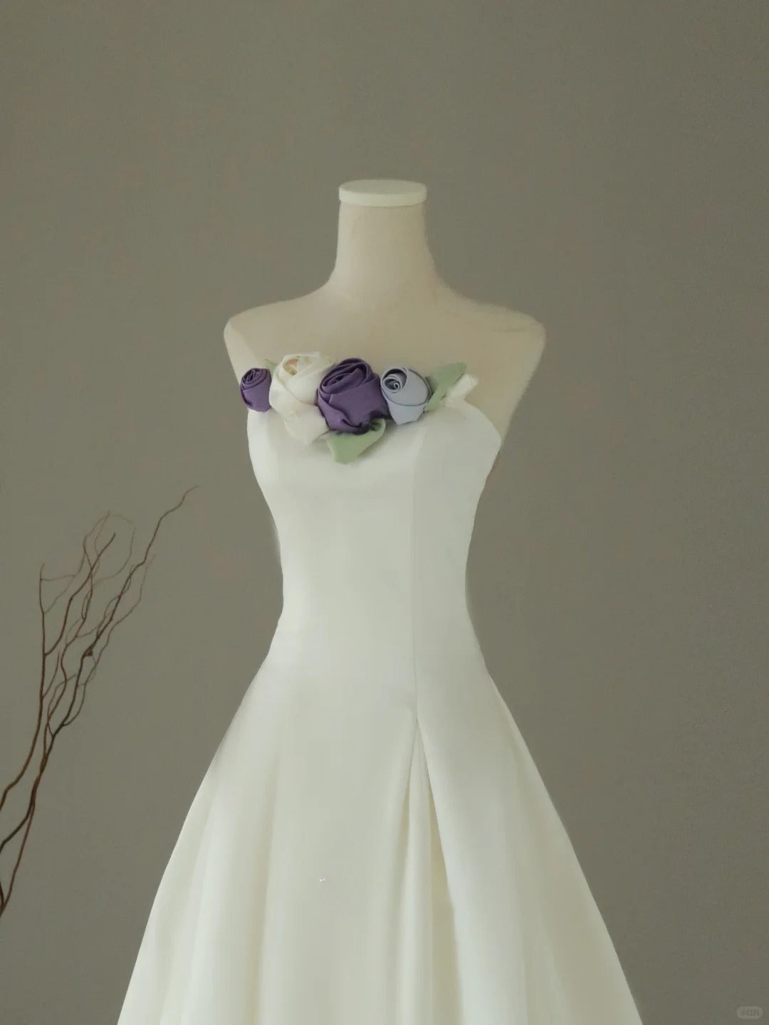 Simple Ball Gown Strapless White Groom Brides Gown Bridal Dress Style Floor Length Wedding Dresses RB6984