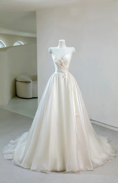 Princess Women's Ball Gown Sweetheart With Long Sleeves Appliqued White Lace Sweep Train Wedding Dresses AU033