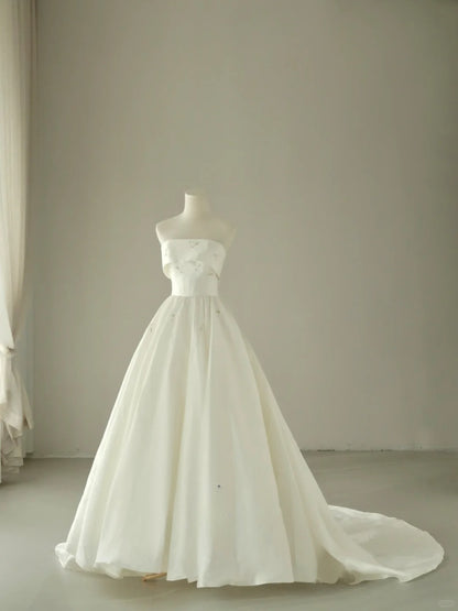 Simple Ball Gown Strapless White Groom Bride Gown Bridal Dress Style Wedding Dresses RB6985