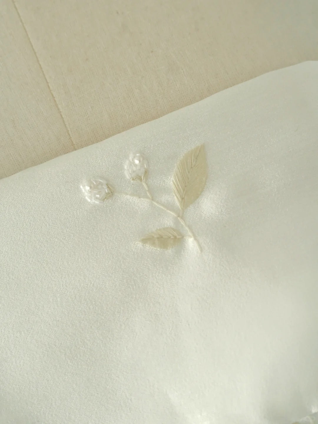 Simple Ball Gown Strapless White Groom Bride Gown Bridal Dress Style Wedding Dresses RB6985